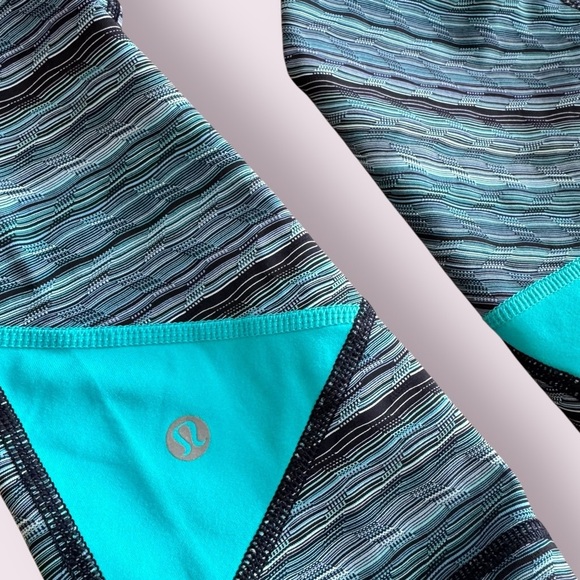 Lululemon Athletica Teal & Gray Patterned Crop Leggings – Size 6 - Picture 4 of 6